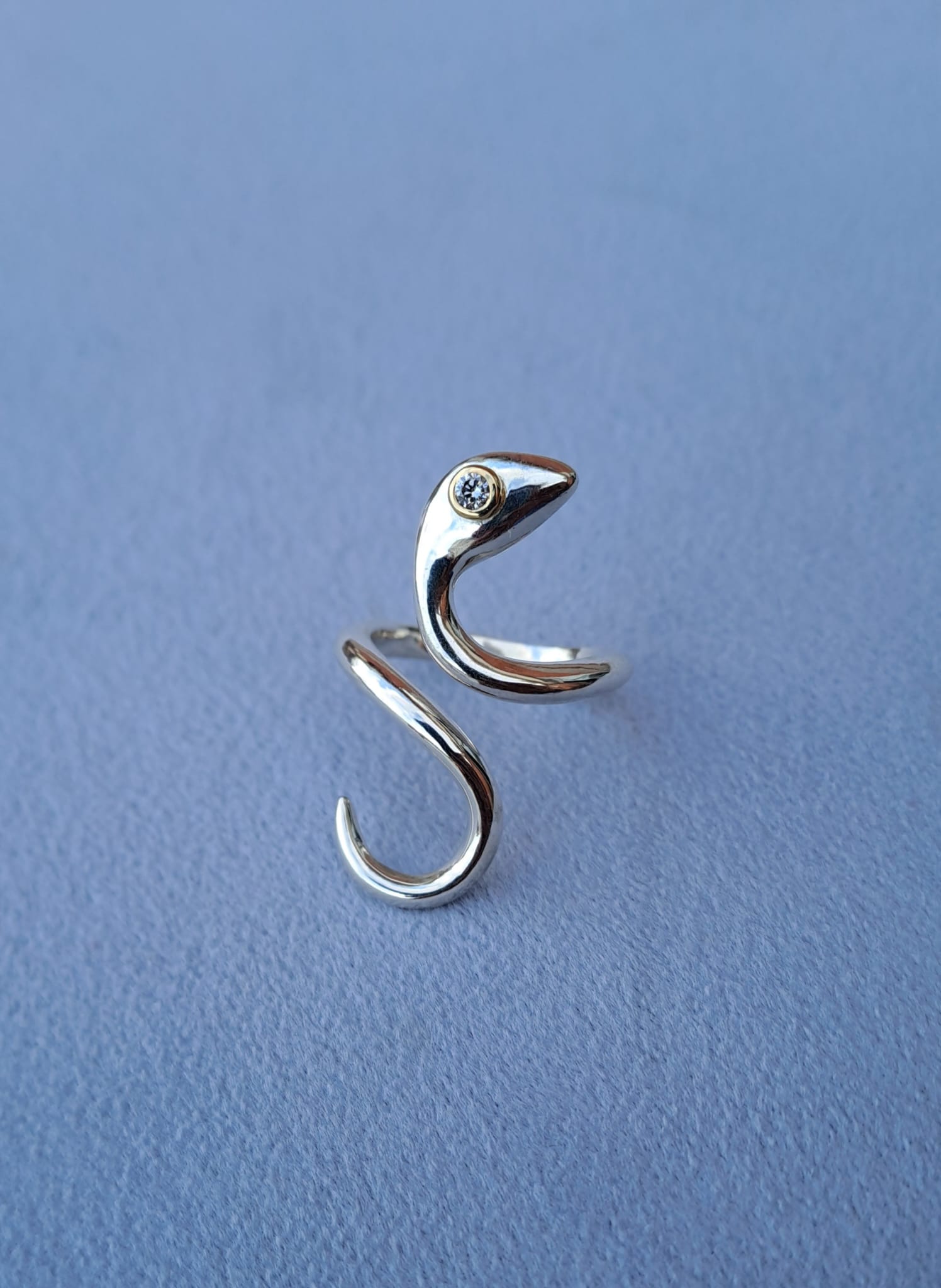 Anillo Anaconda con bolita de oro y diamante lab