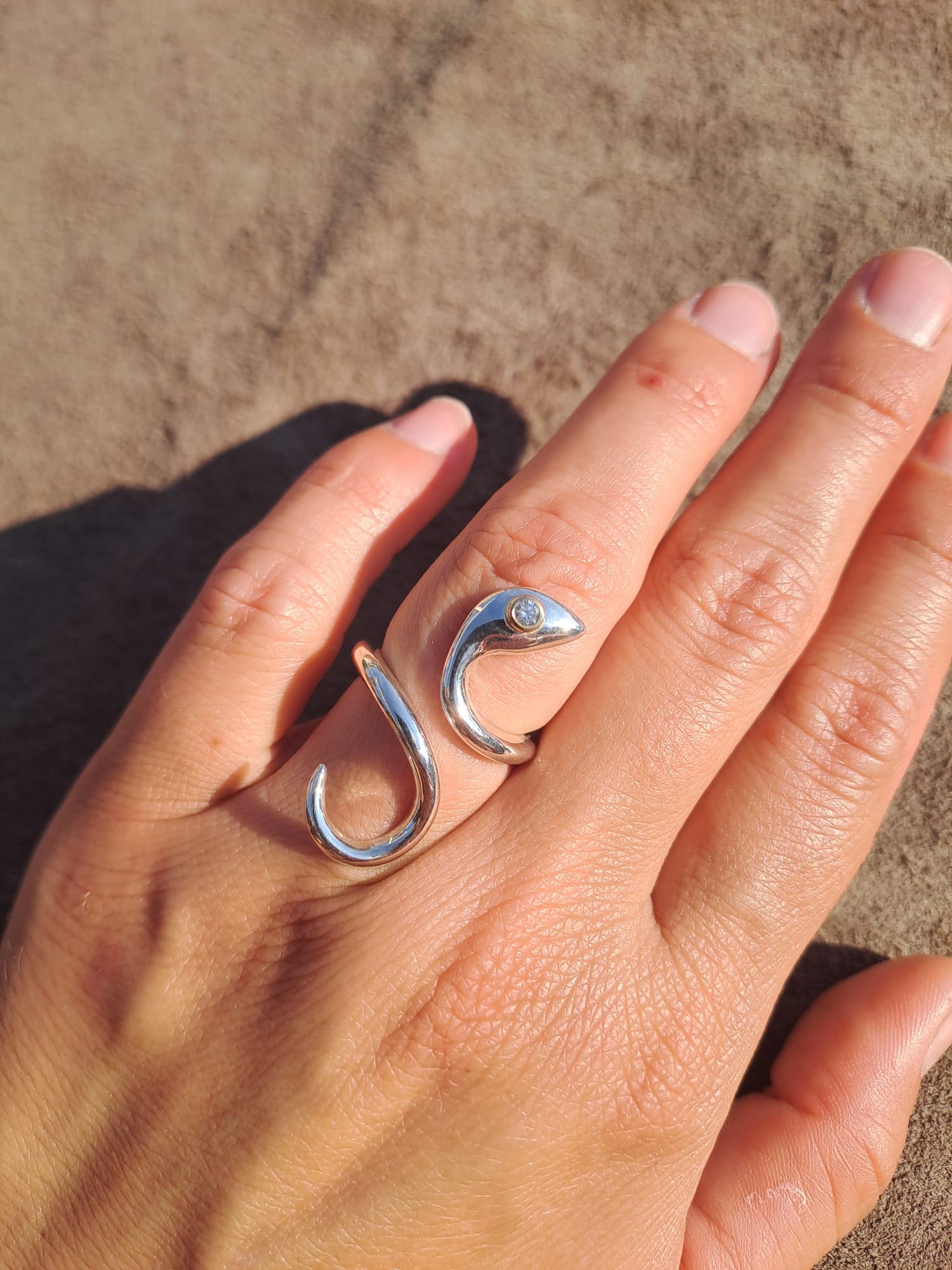 Anillo Anaconda con bolita de oro y diamante lab - Imagen 2